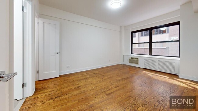 Building Photo - 157 W 57th St