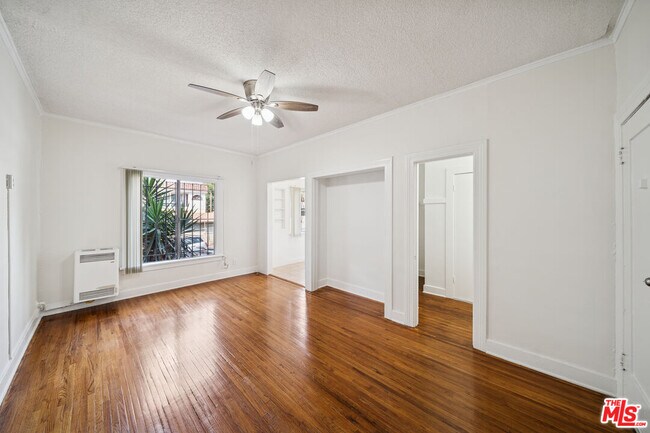 Building Photo - 1267 Vin Scully Ave