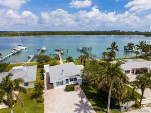 Building Photo - 1604 Seaway Dr