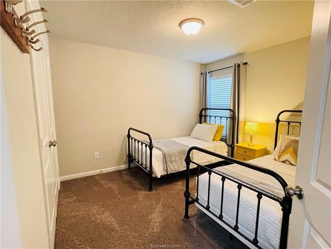 Building Photo - 2103 Dumfries Dr