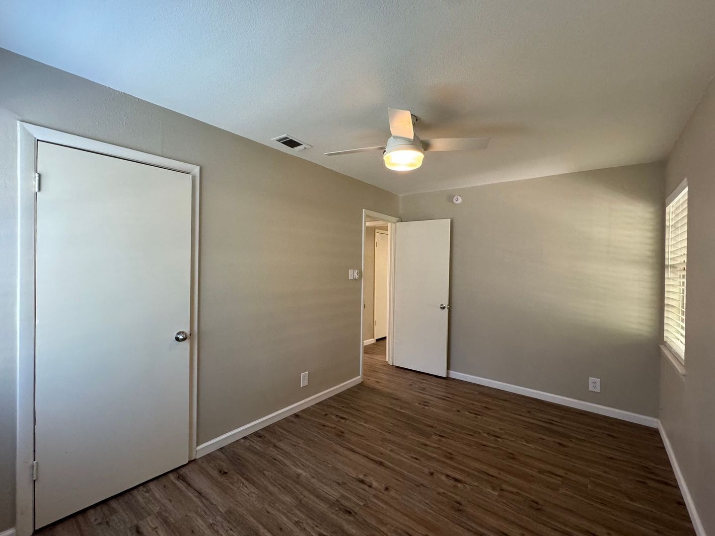 Building Photo - 2624 Woodlawn Dr