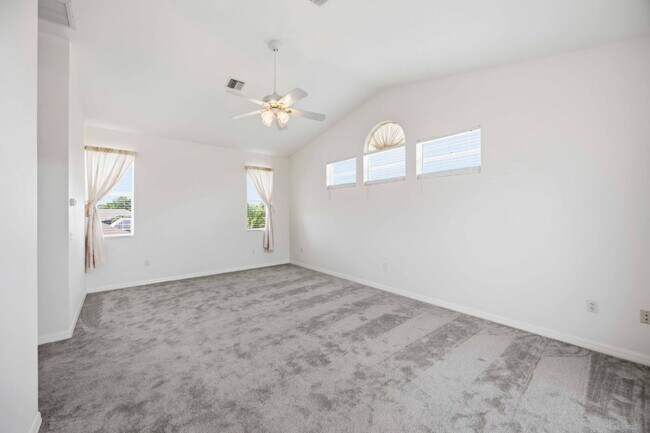 Building Photo - "Spacious 4-Bedroom Retreat with 3 Full Baths in Rotonda West Pinehurst!"