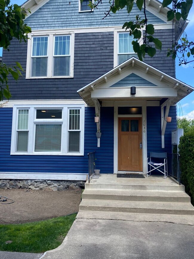 Building Photo - 950