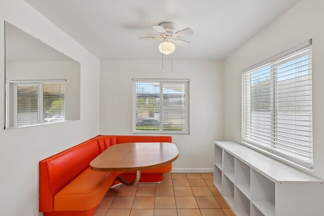 Building Photo - 3Bd/2ba Home w/parking in Santa Monica