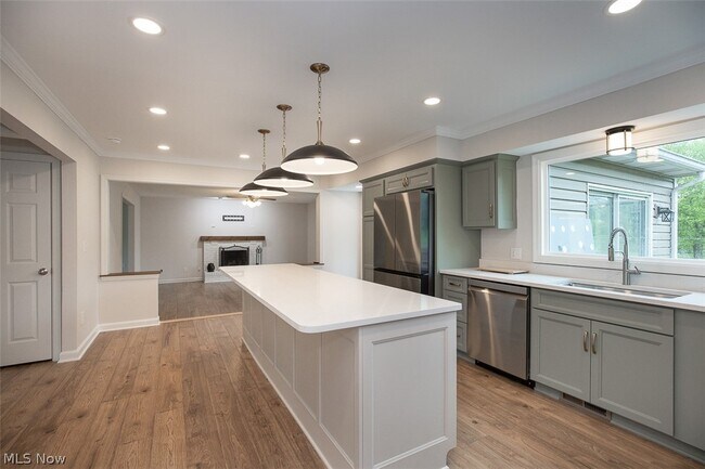 Building Photo - 7528 Lakedge Ct