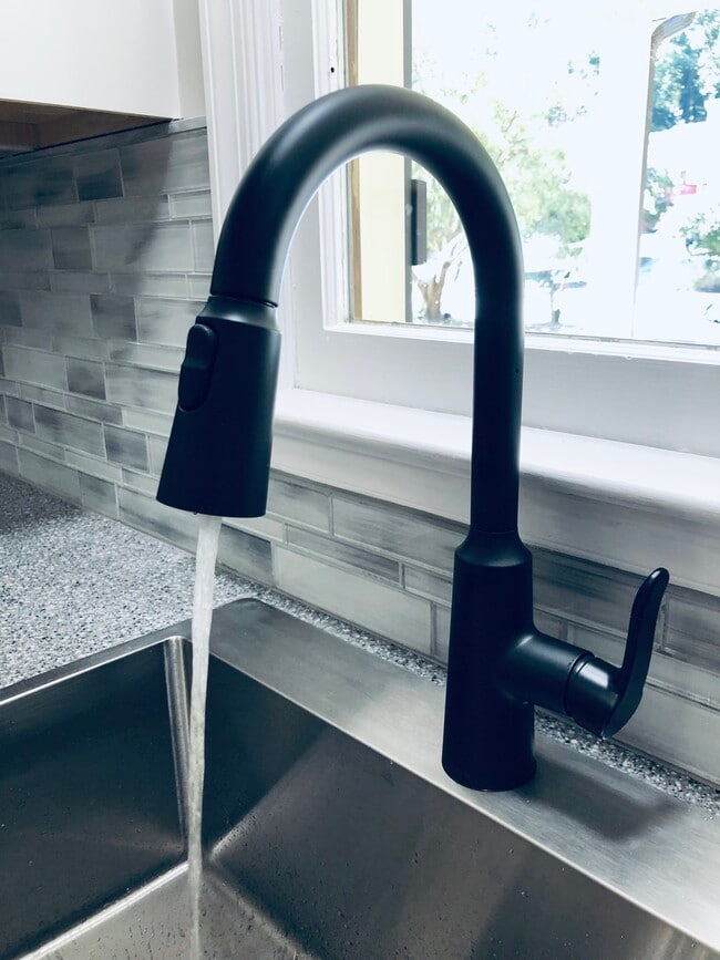 Building Photo - 516 Brent Rd