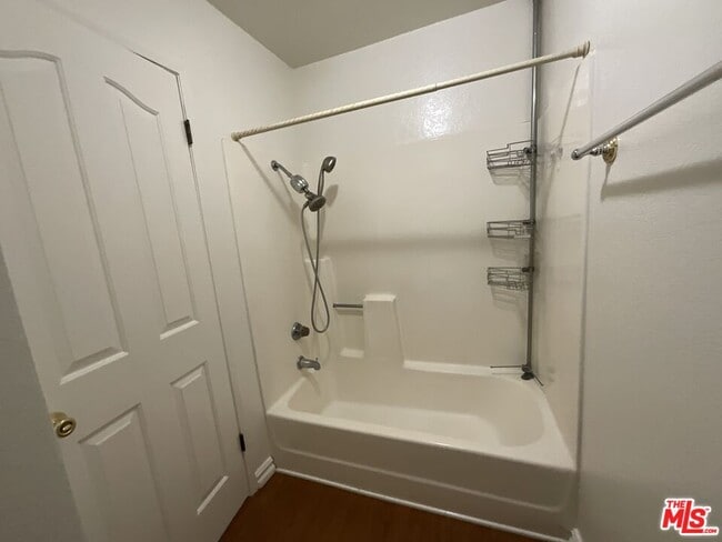 Building Photo - 9 Willowcrest Ln