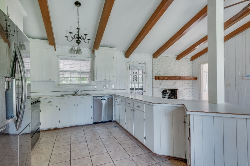 Building Photo - 327 Westchester Dr