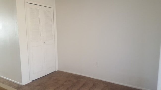 Building Photo - Grove Park One bedroom condo