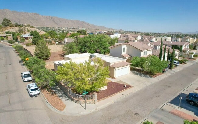 Building Photo - Short Term leases optionn4 Bedrooms 3 baths( near by Sunland Park Dr & Mesa St)