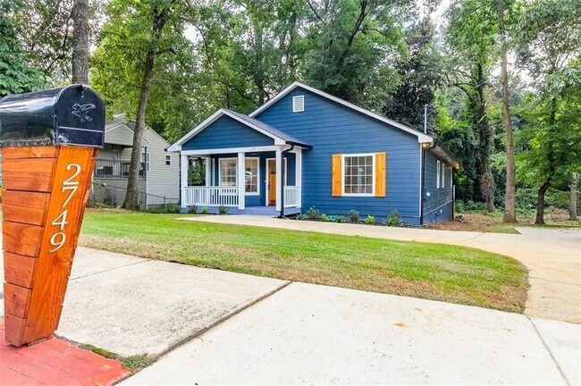 Primary Photo - 2749 Memorial Dr SE
