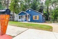 Building Photo - 2749 Memorial Dr SE