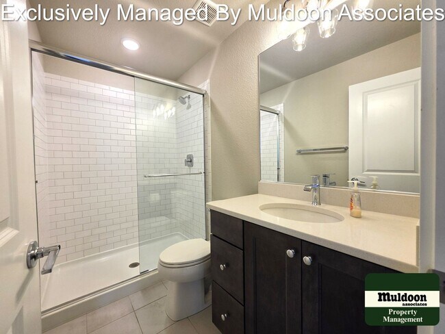 Building Photo - Beautiful 3 bed, 3 bath home in the desirable Pathways community!