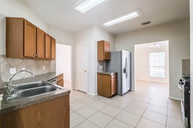 Building Photo - 15527 Fir Woods Ln