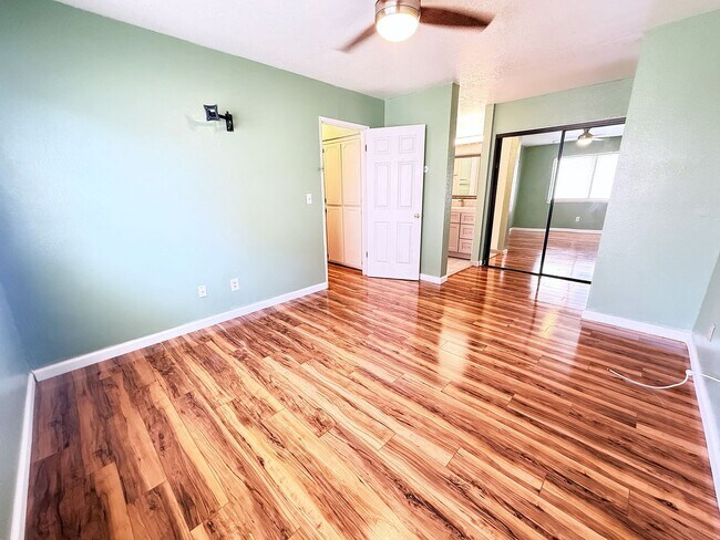 Building Photo - 208 Grovewood Loop N