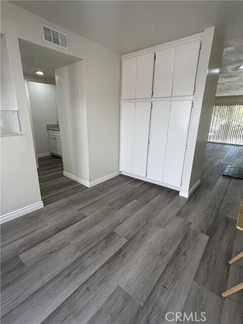 Building Photo - 400 S Garfield Ave