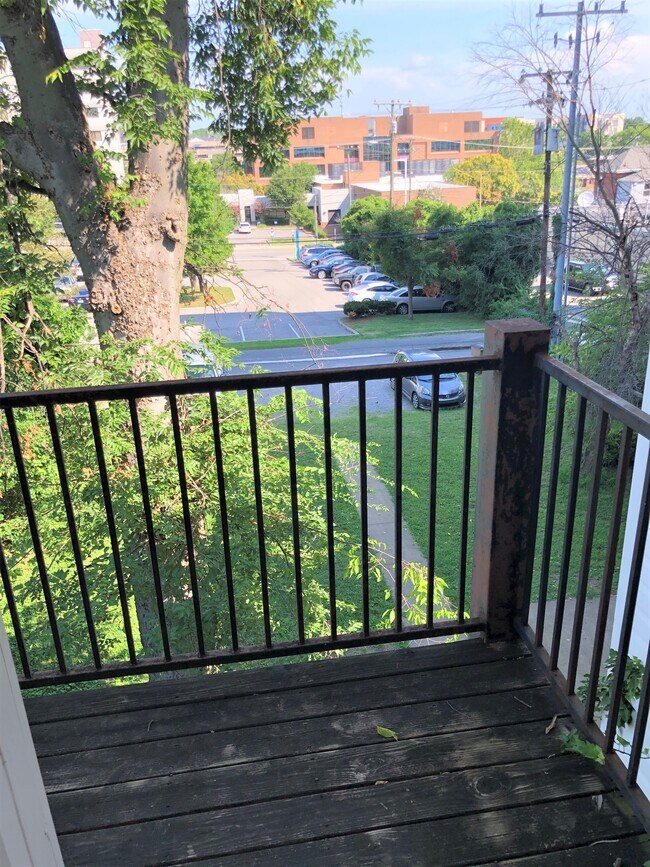 Building Photo - 2210 State St