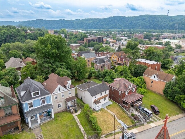 Building Photo - 160 Hazelwood Ave