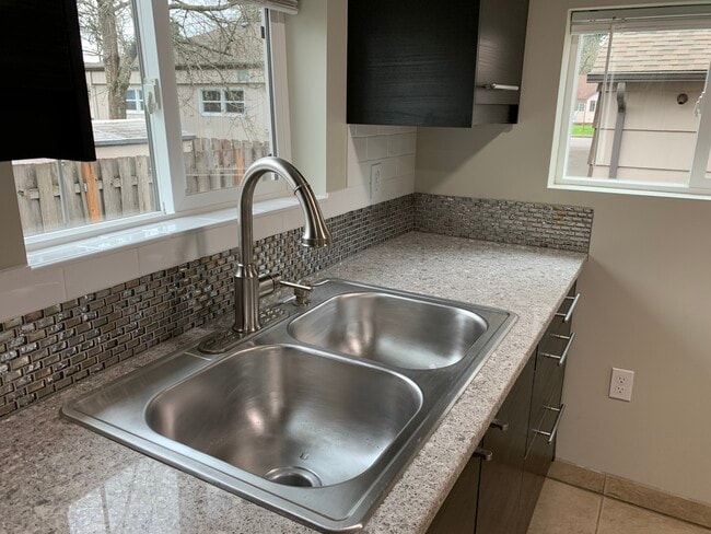 Granite countertops! - 1924 SE 139th Ave