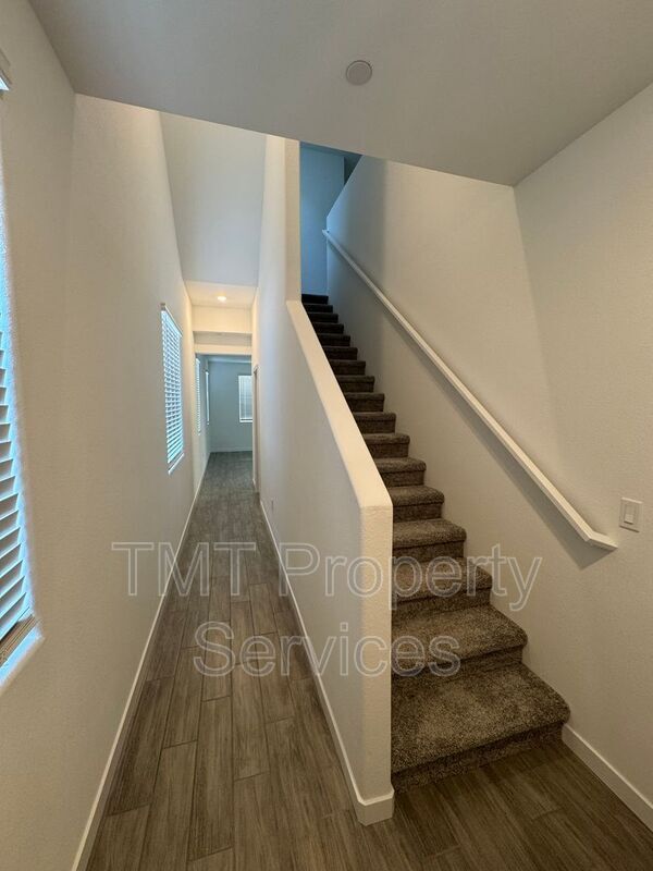 Building Photo - 867 Lk Pk Cir