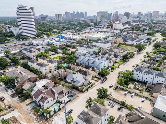 Building Photo - 2819 Bering Dr