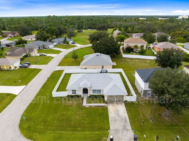 Building Photo - 12 Sawfish Ln