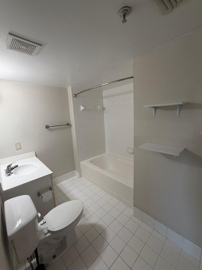 Building Photo - 165 NW 96th Terrace