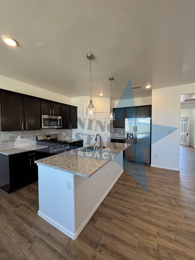 Building Photo - Newer Construction - Move in Ready!