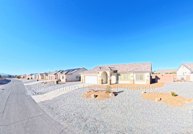 Building Photo - 4920 Honey Locust Dr