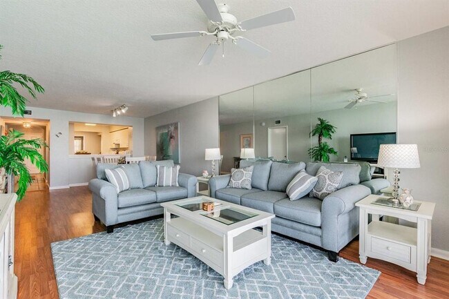 Building Photo - 6085 Bahia Del Mar Cir N