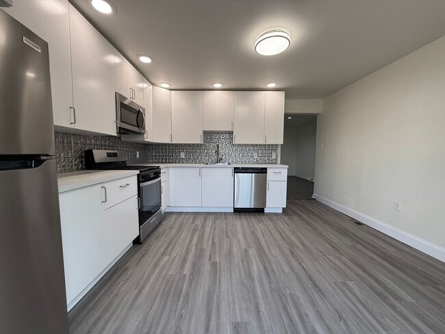 Building Photo - Updated 4BR / 2 Bath Home with off-street parking!