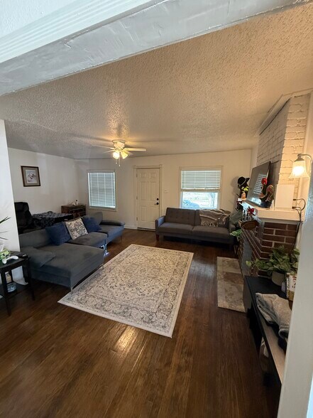 Building Photo - 5119 Paseo Blvd