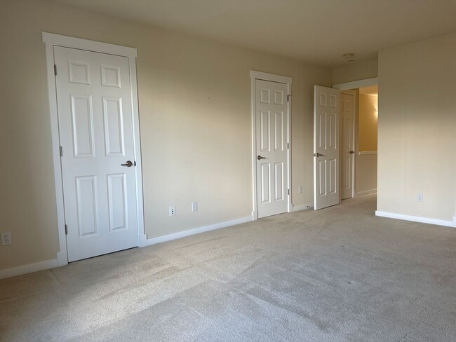 Building Photo - Beautiful 2 bedroom Townhouse in Issaquah Highland - Move in Ready
