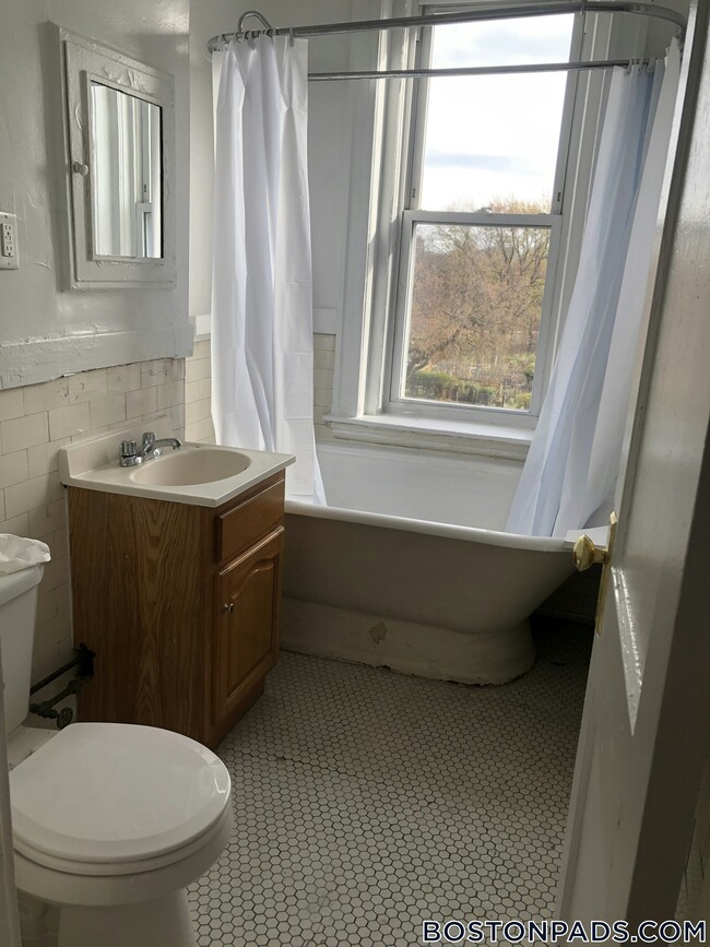 Building Photo - 1175 Boylston St