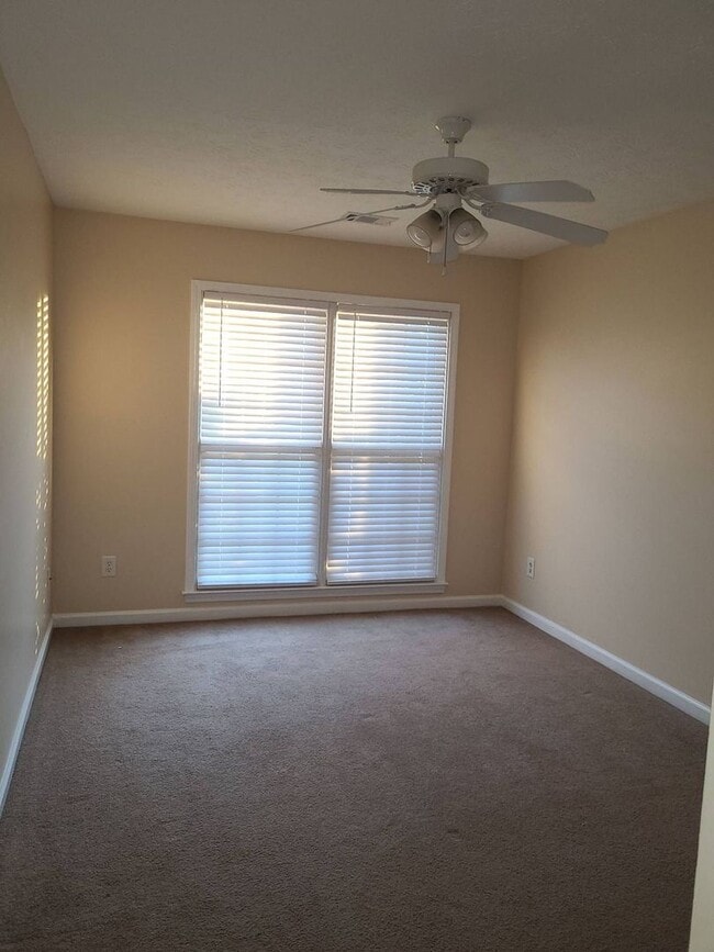 Building Photo - 4 BR 2Ba