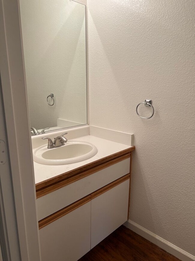 Building Photo - 2598 Oak Rd