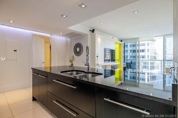 Building Photo - 475 Brickell Ave