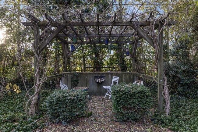 Building Photo - 73 Thames St