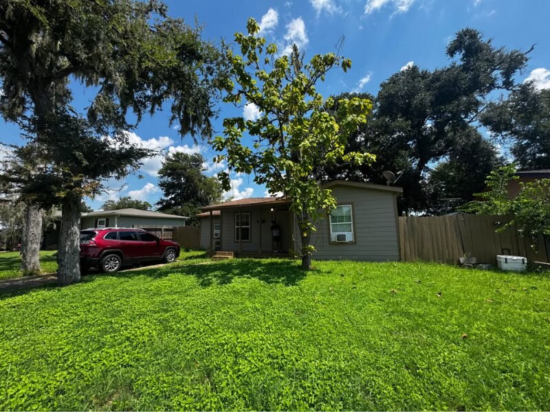 Building Photo - 134 Huisache St