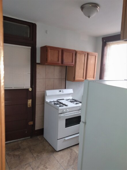 Building Photo - 106 E 72nd St