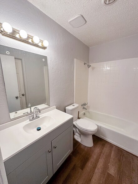 Building Photo - 7002 SW Green Terrace Blvd