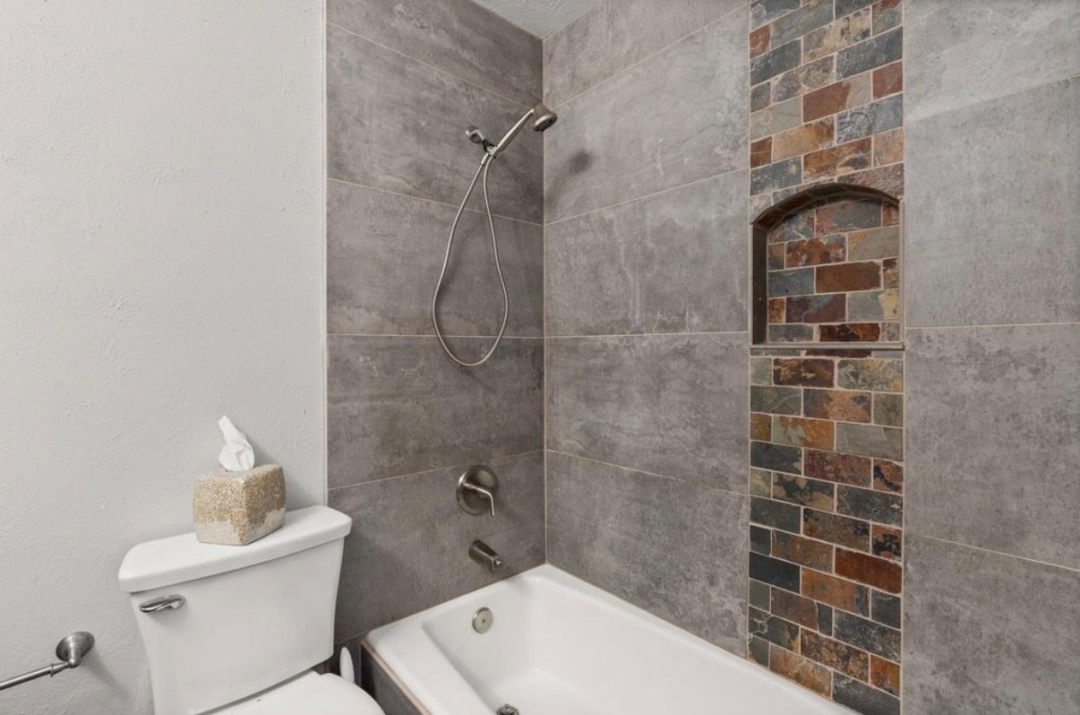 Building Photo - 12100 Woodland Ave NE