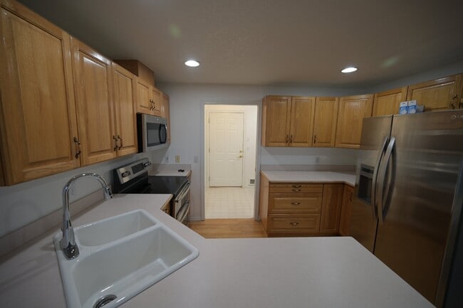 Building Photo - Charming 2 Bed, 2 Bath Condo in Sequim, WA