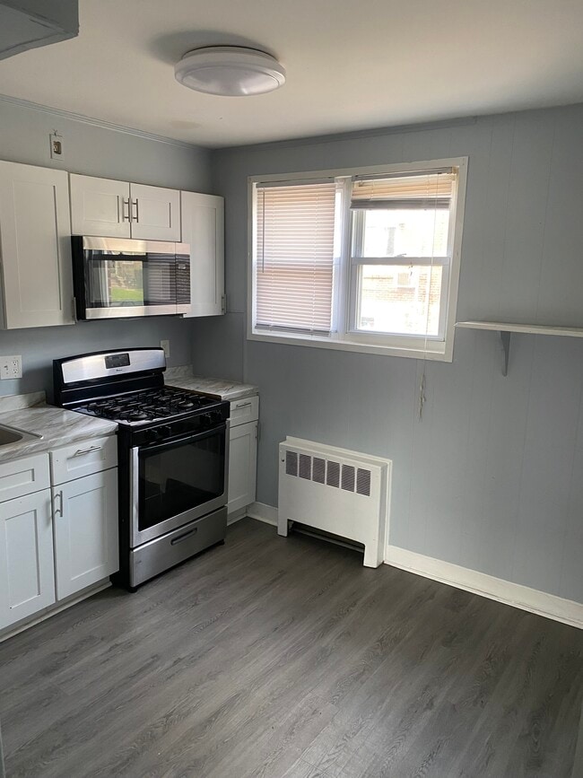 Building Photo - 6254 Everett Ave