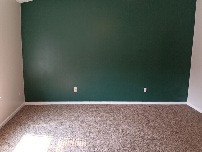 Building Photo - Spacious 4-bedroom, 2-bathroom home! Comin...