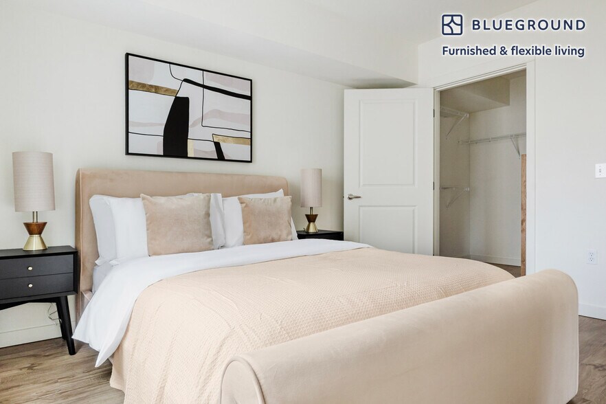 Building Photo - 362 Bellevue Way NE