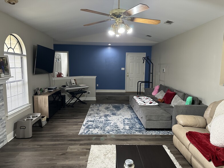 Living Room - 1123 Albritton Dr