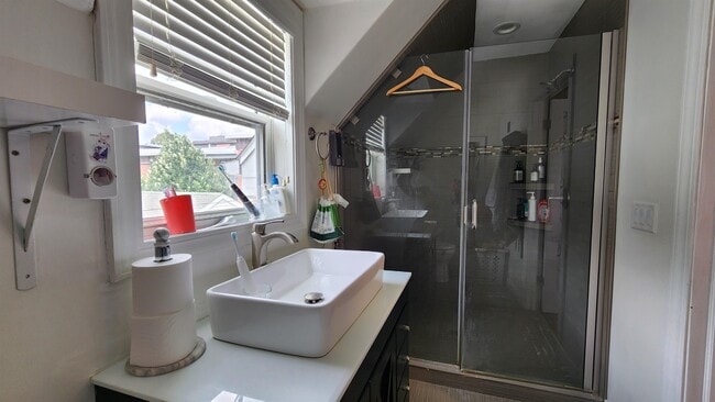 Building Photo - 513 S Brooks St