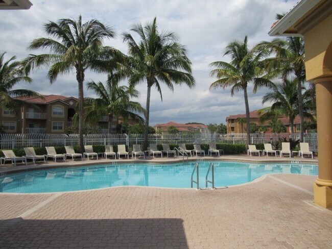 Building Photo - Furnished 2 bedroom 2 bathroom condo