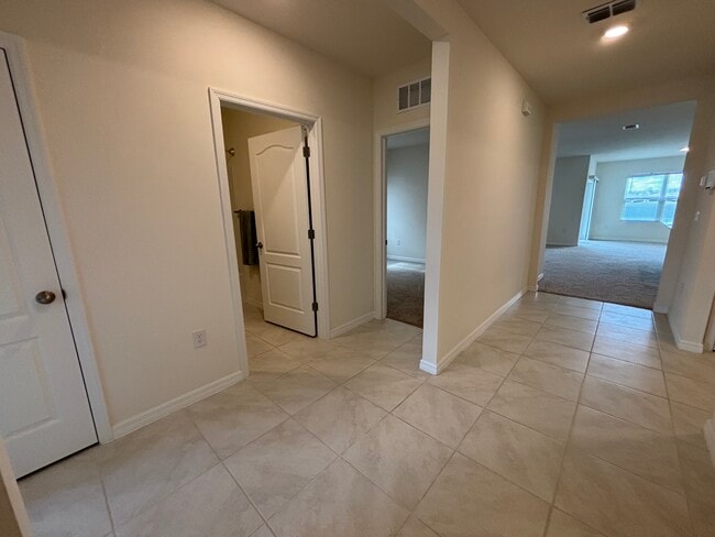 Building Photo - 812 Sky Hvn Wy